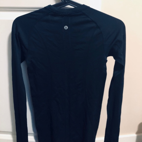 Lululemon silverescent shirt!!! - Picture 3 of 4